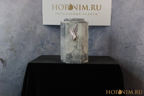 Урна для праха "Лента" из серого мрамора